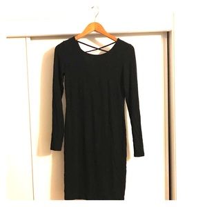 FOREVER 21 FITTED BLACK DRESS